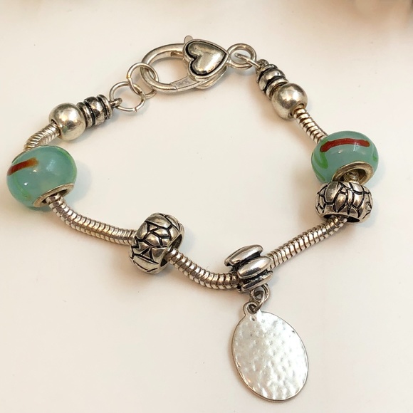 Very Cute Silver Tone Bracelet. 7.5" to 8.0" in Length. - Picture 2 of 5